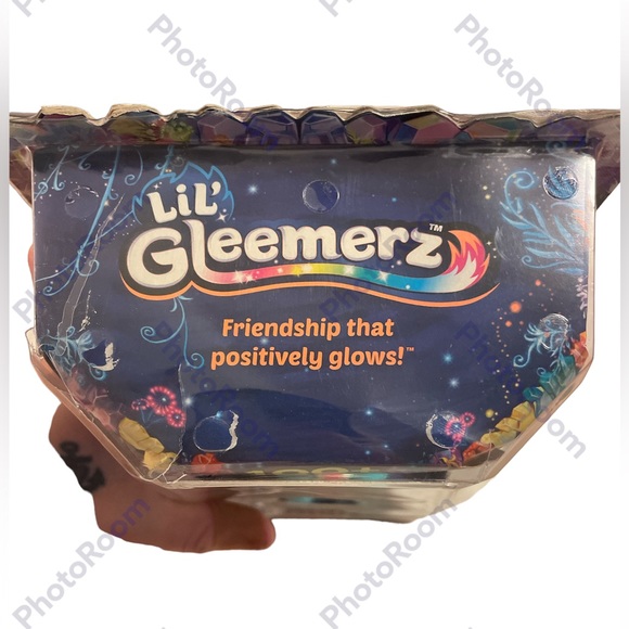 LiL’ Gleemerz “AMIGLOW” Interactive Talking Lemur with Light Up Rainbow Tail! - Picture 3 of 6